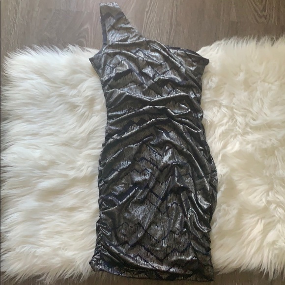 B. Too Dress - Picture 2 of 3